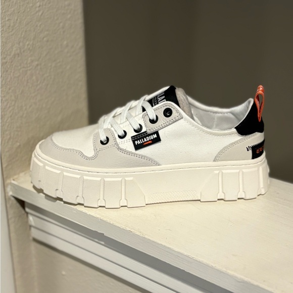 Palladium Pallatower Lo Star White Leather Platform Sneaker  Womens 6 Youth 4.5Y - Picture 6 of 10